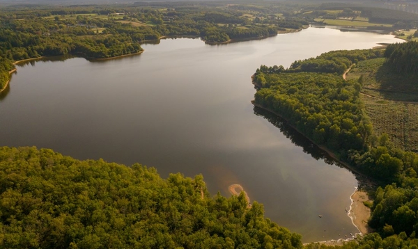 Lac de Saint-Agnan drone