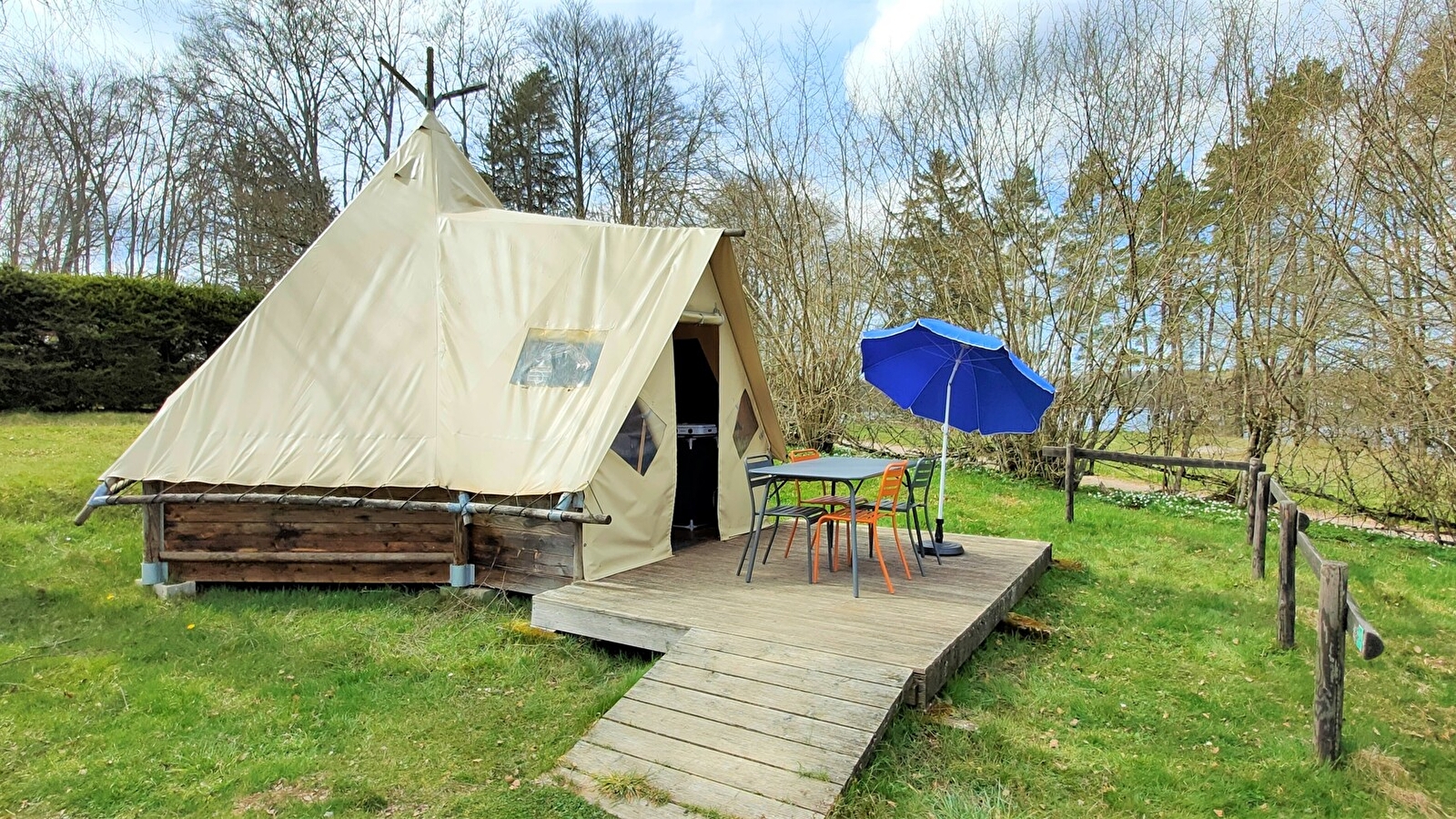 Location hébergements Tipis n°3 de 4 personnes Lac des Settons Morvan - Activital