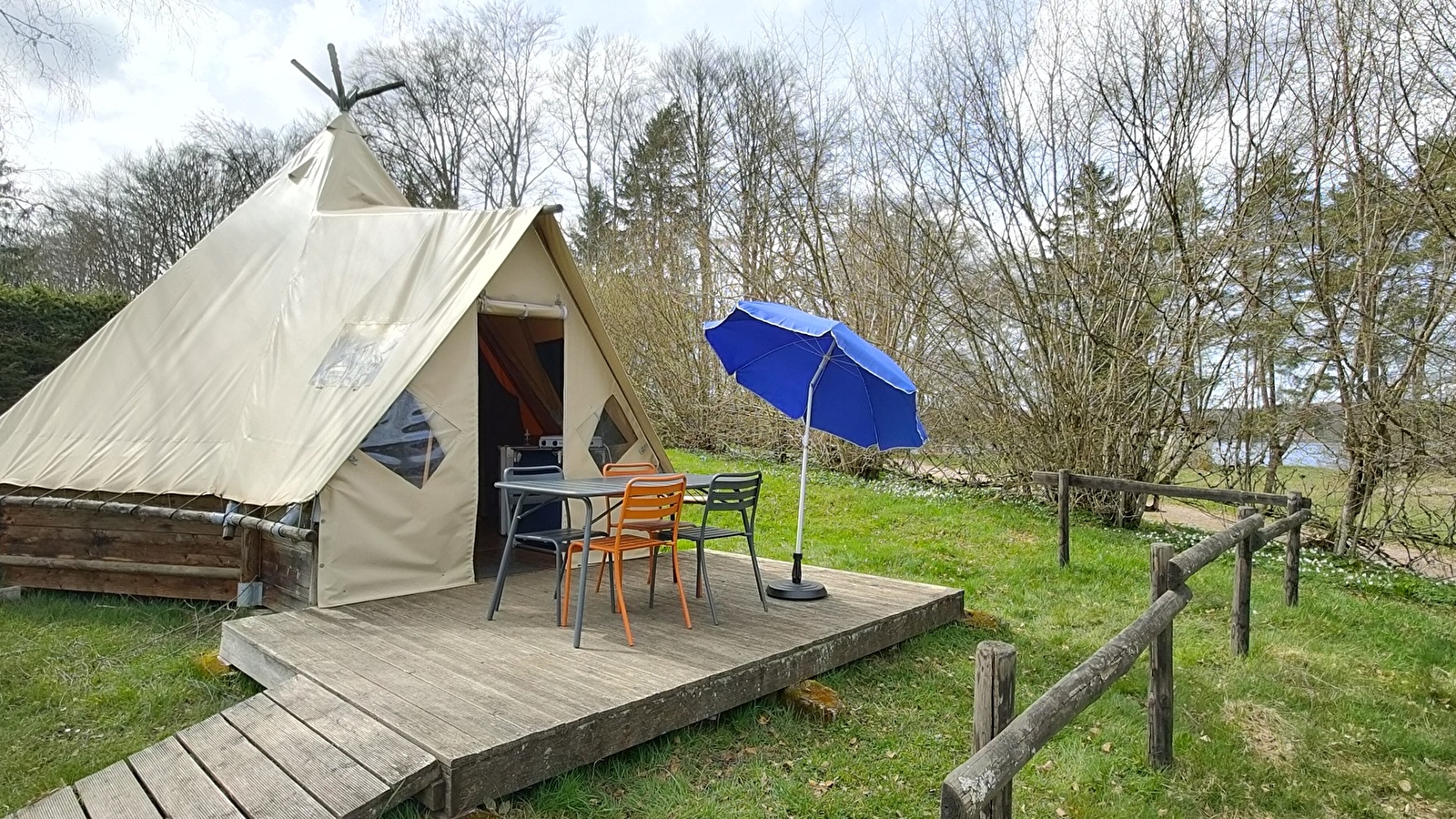 Location hébergements Tipis n°5 de 4 personnes Lac des Settons Morvan - Activital